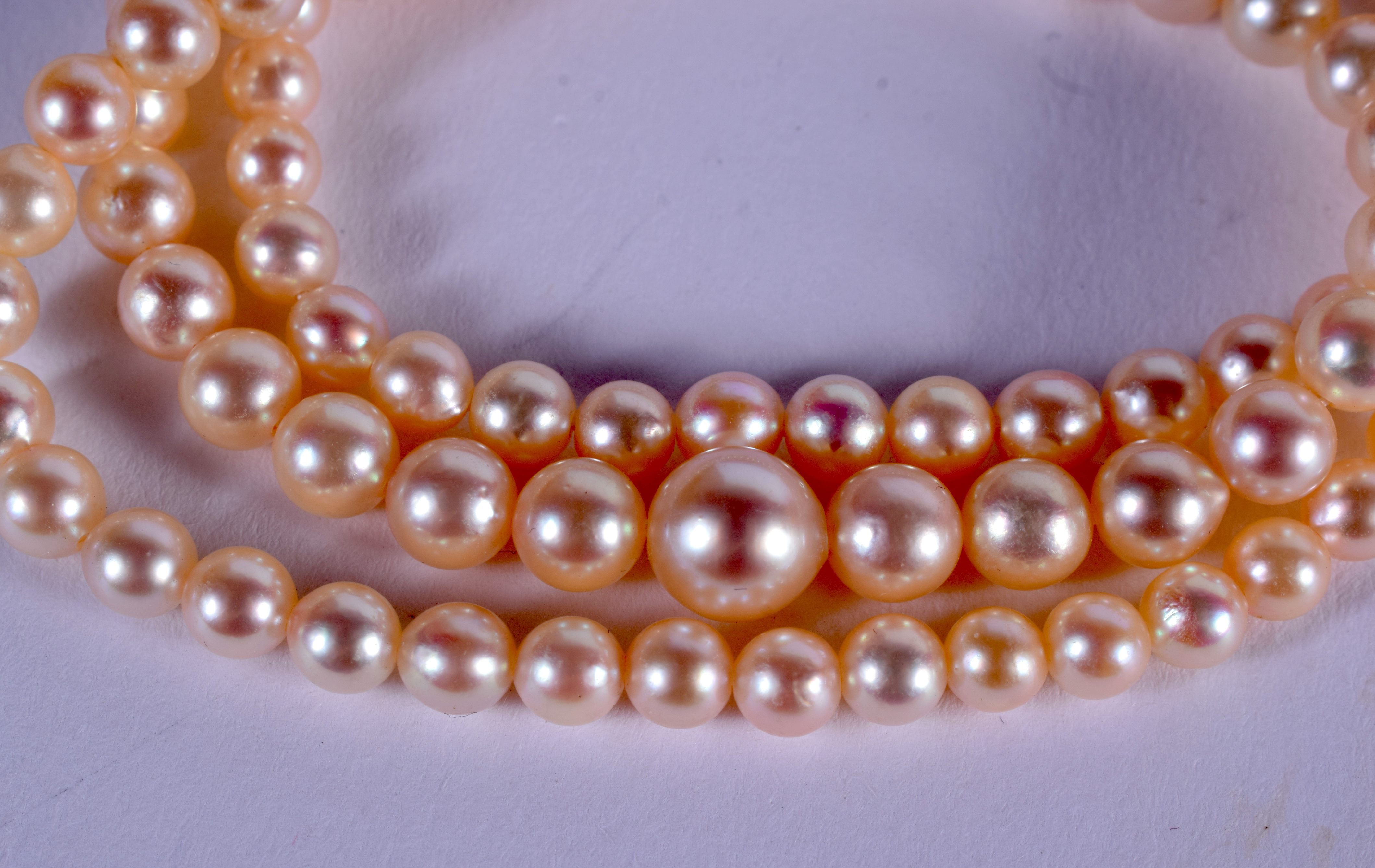 AN EDWARDIAN 9CT GOLD AND PEARL NECKLACE. 42 cm long. - Image 3 of 3