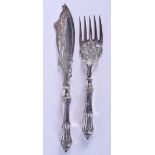 A PAIR OF VICTORIAN SILVER FISH SERVERS. Sheffield 1881. 279 grams. 27 cm long.