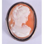 A 9CT GOLD CAMEO BROOCH. 6.1 grams. 3 cm x 1.5 cm.