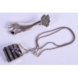 A SILVER PURSE and a silver hand brooch. Largest 6.5 cm wide. (2)