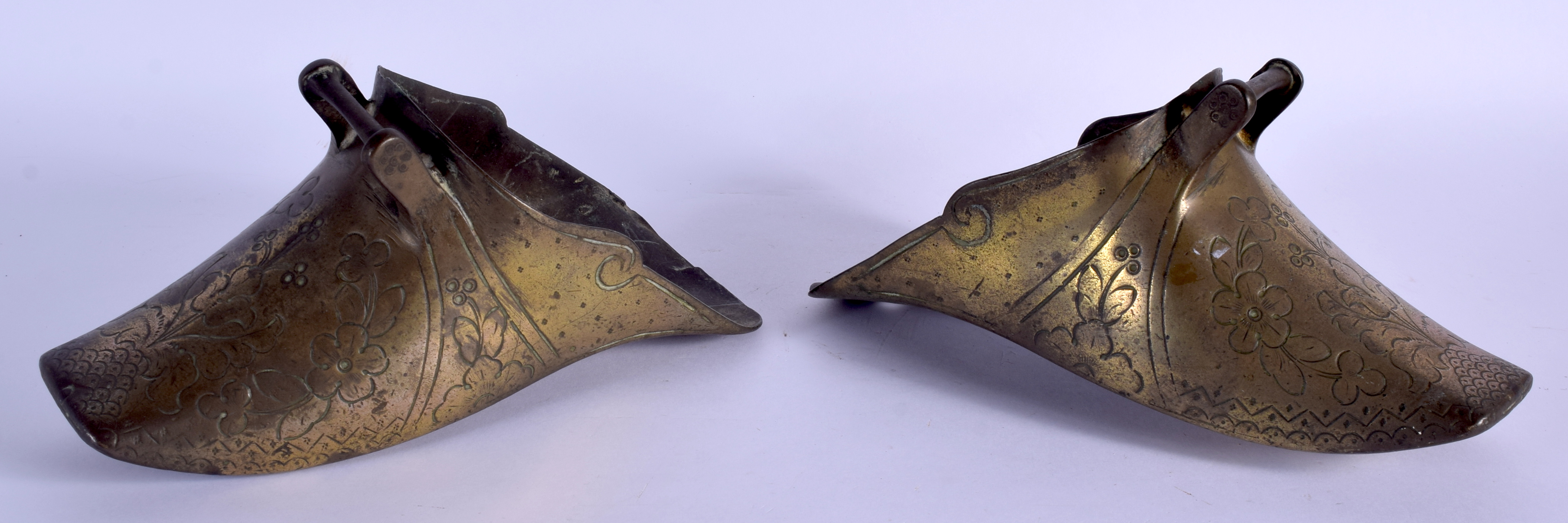 A PAIR OF 18TH CENTURY SPANISH CONQUISTADORS BRASS STIRRUPS. 22 cm x 12 cm.