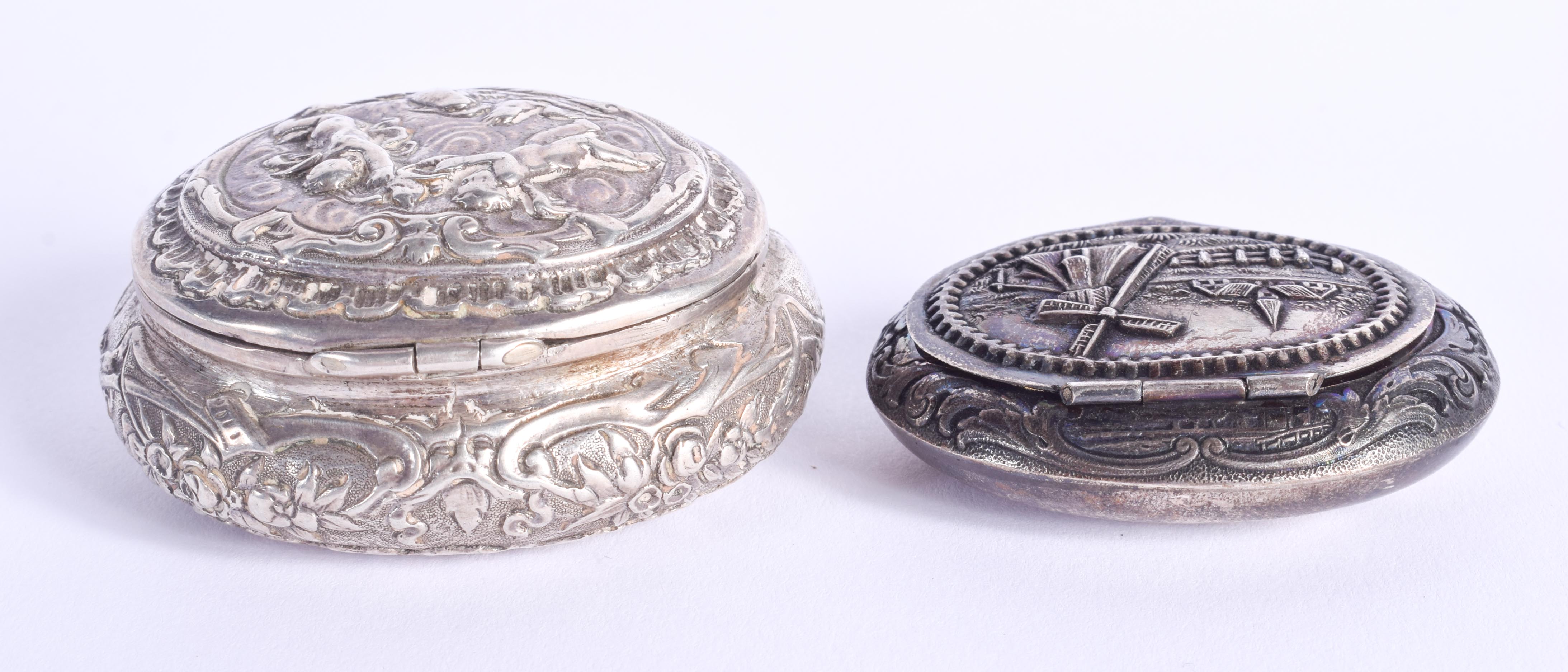 TWO VINTAGE SILVER BOXES. 70 grams. (2) - Bild 2 aus 5