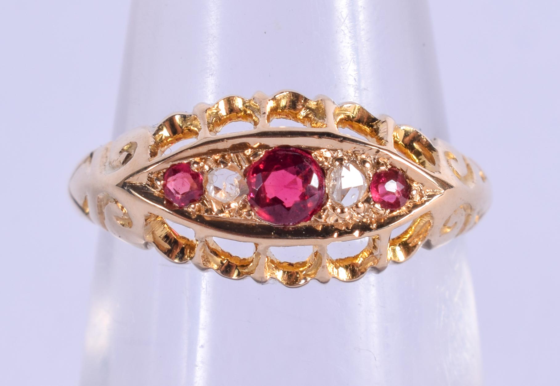 AN 18CT GOLD AND RUBY RING. K. 2.4 grams.