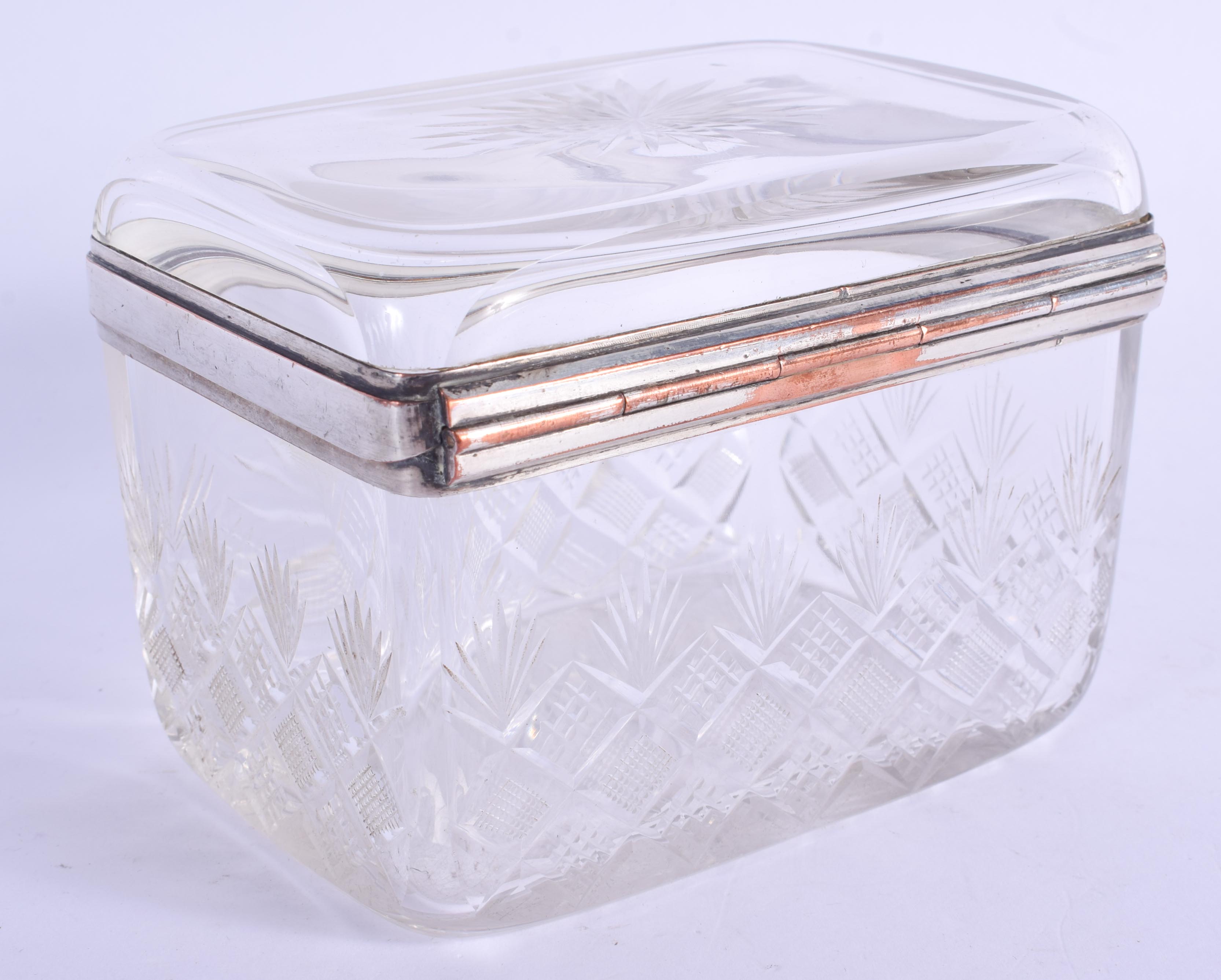 AN ANTIQUE CRYSTAL GLASS CASKET. 12 cm x 9 cm. - Image 2 of 3