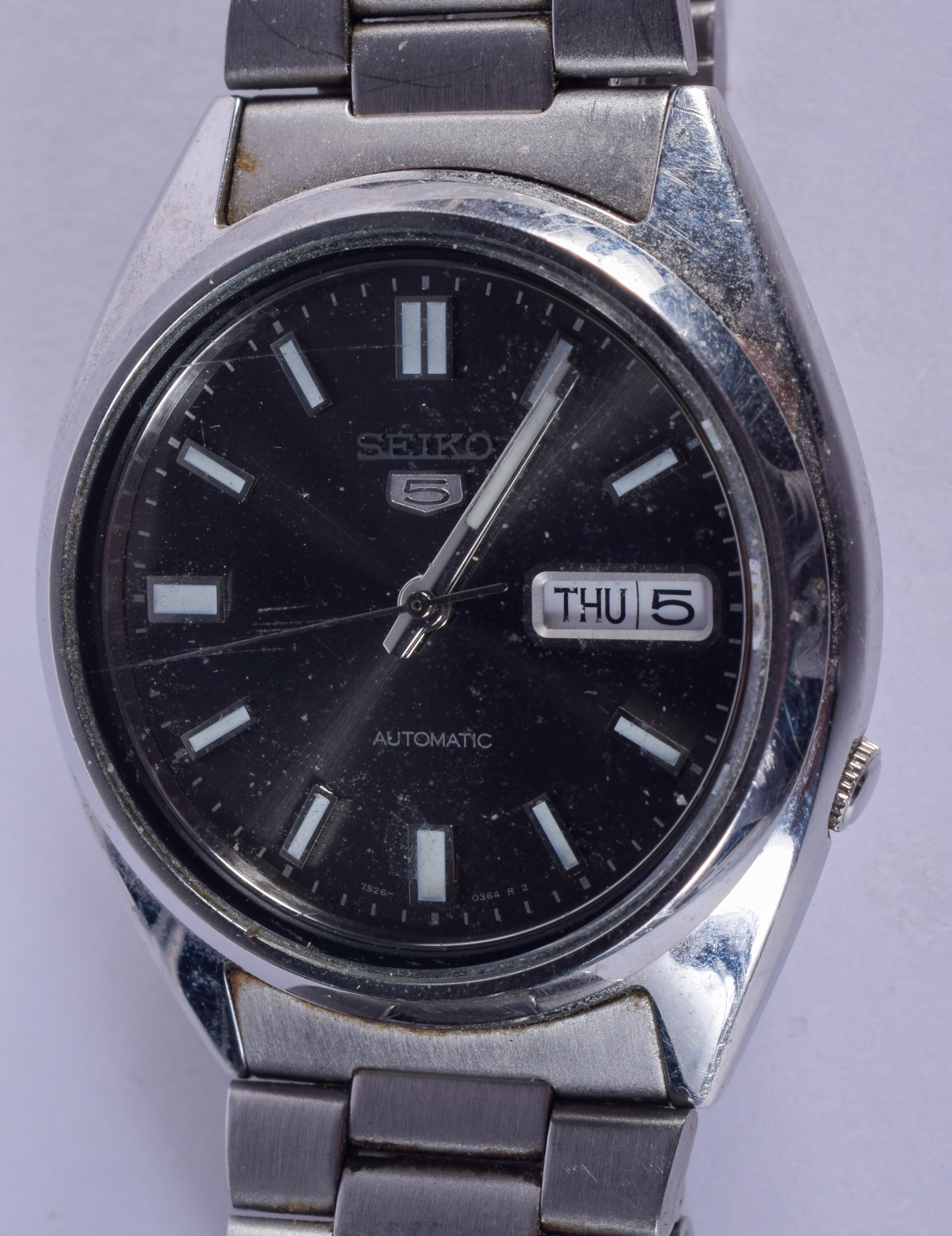 A SEIKO AUTOMATIC WRISTWATCH. 3.25 cm wide.