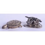 A VERY RARE EDWARDIAN TORTOISE MEASURING TAPE together with a silver hound menu holder. 53 grams. 4