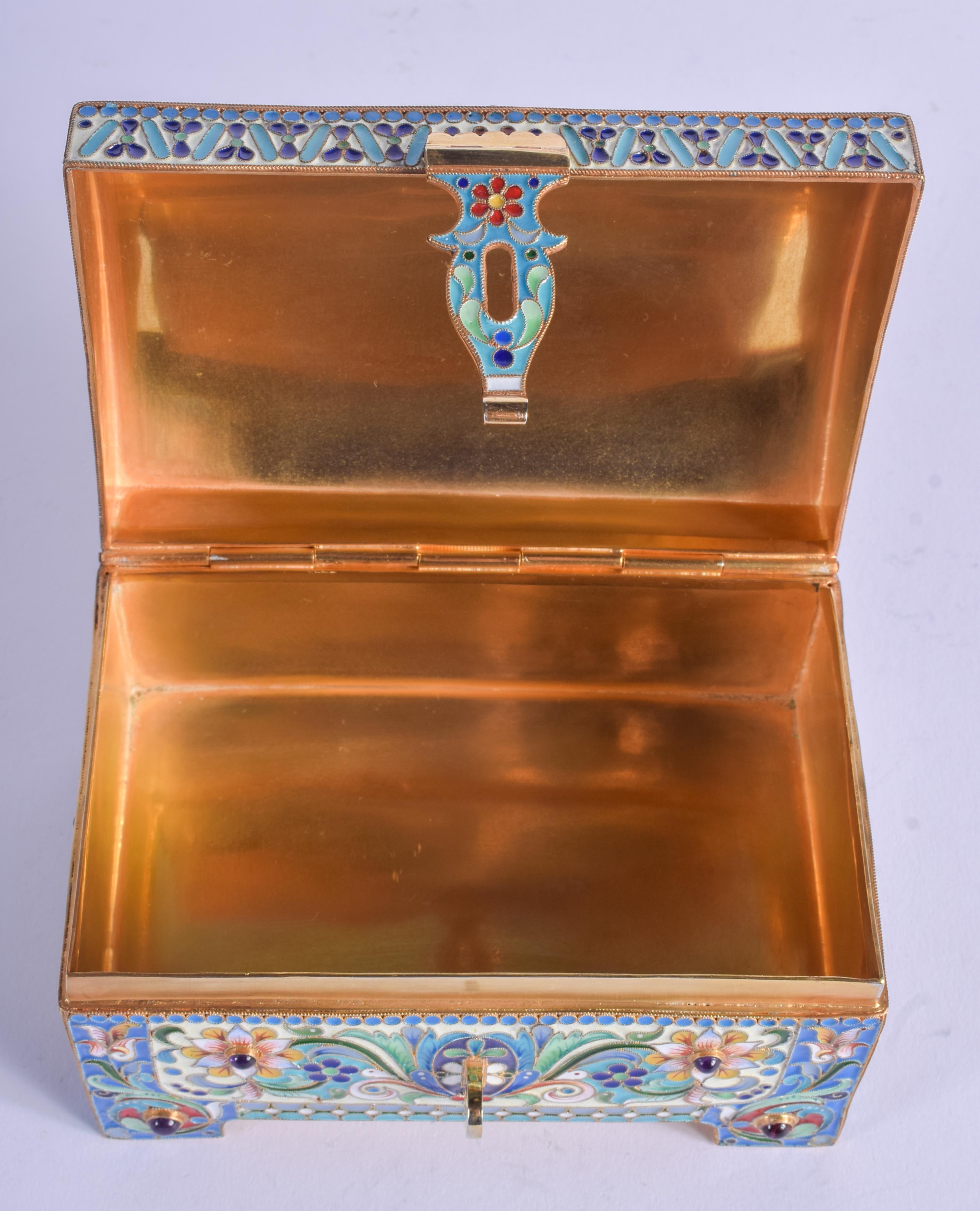 A CONTINENTAL SILVER AND ENAMEL JEWELLED CASKET. 524 grams. 12 cm x 8 cm . - Bild 4 aus 6