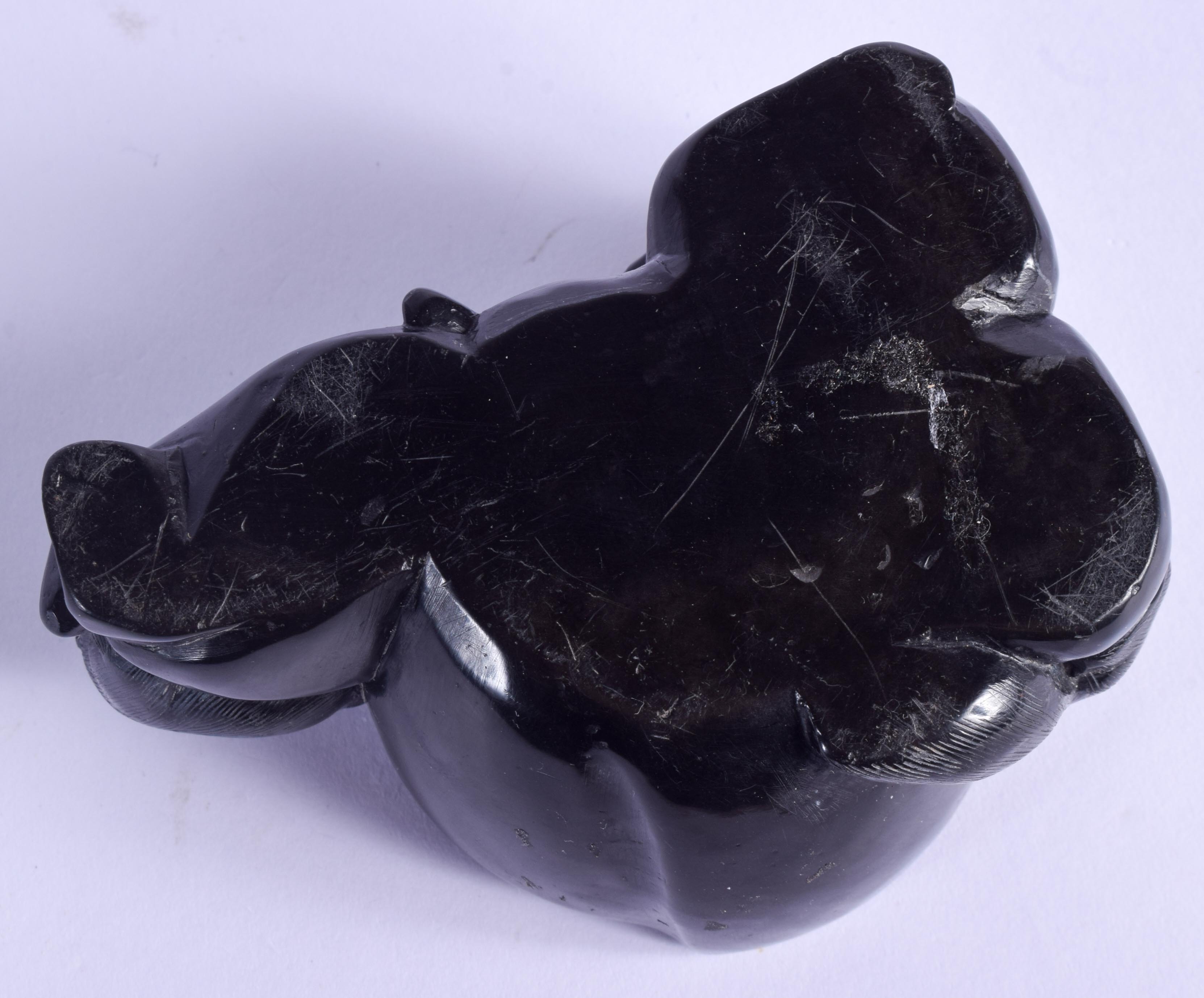 AN EARLY 20TH CENTURY CHINESE CARVED BLACK STONE BRUSH WASHER. 9 cm x 6 cm. - Image 4 of 4