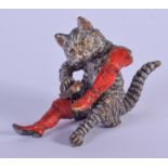 A COLD PAINTED BRONZE CAT SHOE POLISHER. 5 cm x 5 cm.