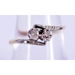 AN ANTIQUE 18CT GOLD AND PLATINUM TWIST DIAMOND RING. 2.7 grams. N.