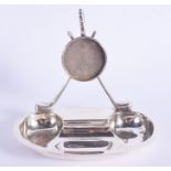 A NOVELTY SILVER PLATED GOLF CLUB DESK STAND. 13 cm x 14 cm.