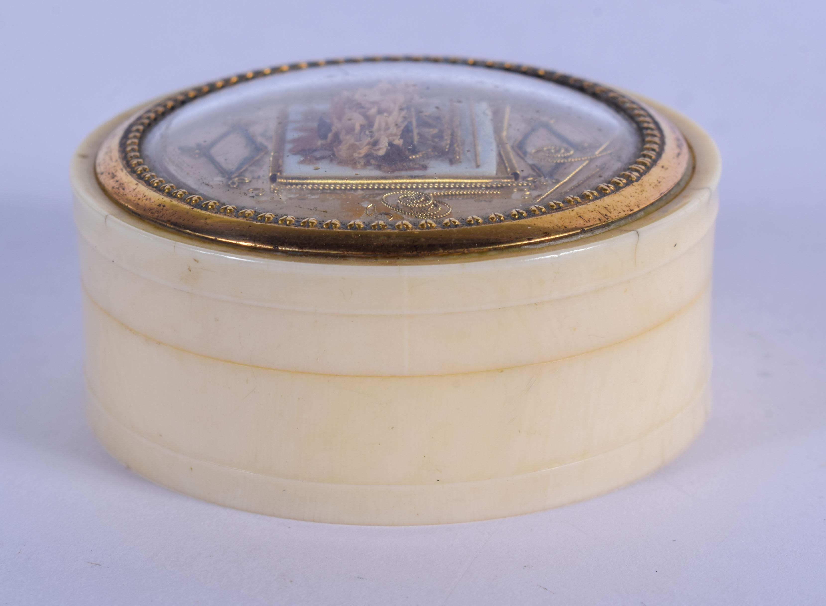 A 19TH CENTURY FRENCH PALAIS ROYALE IVORY BOX. 5 cm wide. - Image 3 of 4