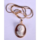 A VINTAGE 9CT GOLD CAMEO STONE NECKLACE. 4 grams. 40 cm long, pendant 2 cm x 1.25 cm.