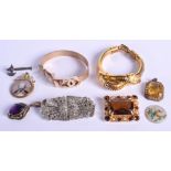 VINTAGE JEWELLERY. (qty)