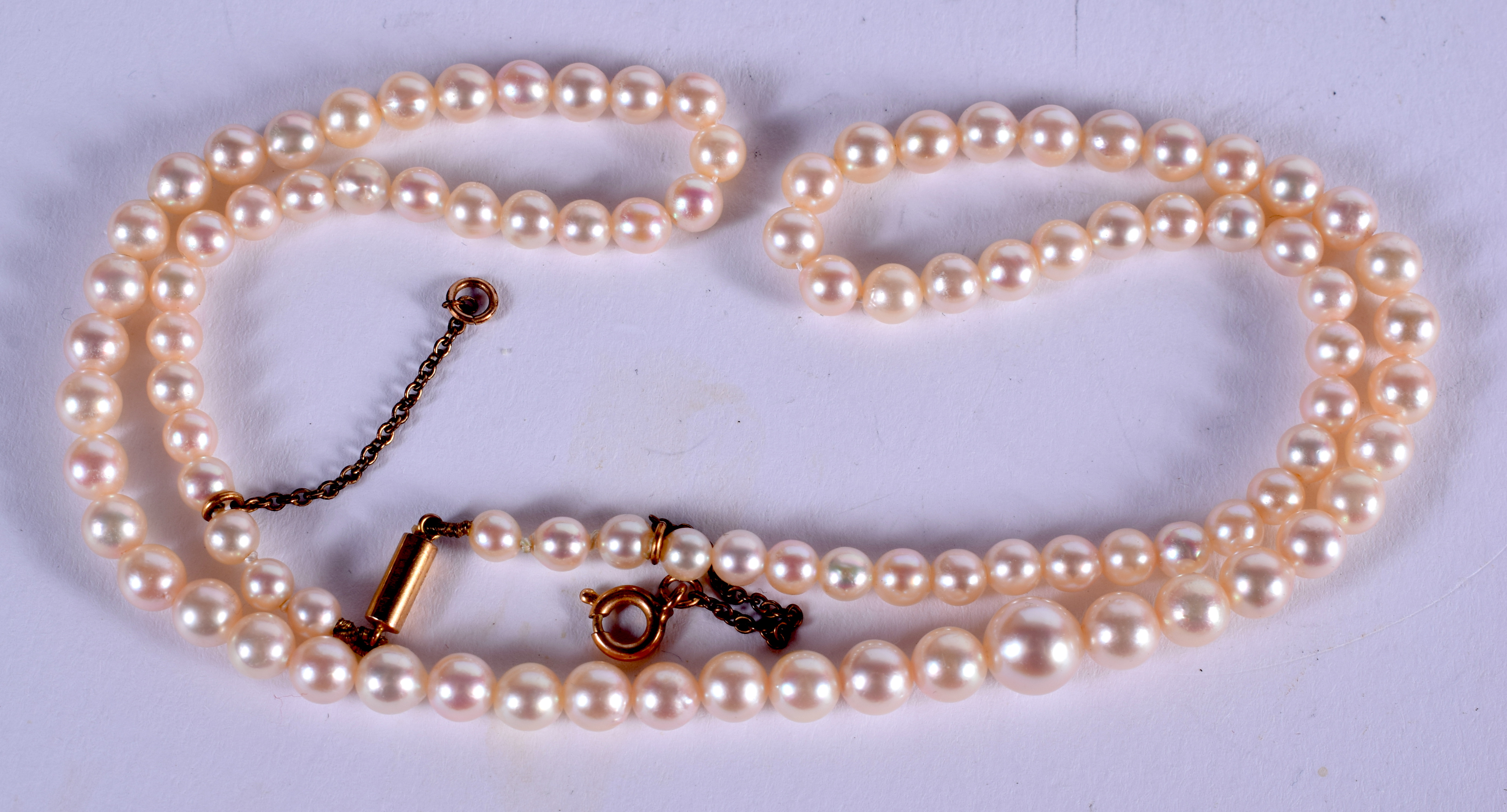 AN EDWARDIAN 9CT GOLD AND PEARL NECKLACE. 42 cm long. - Image 2 of 3