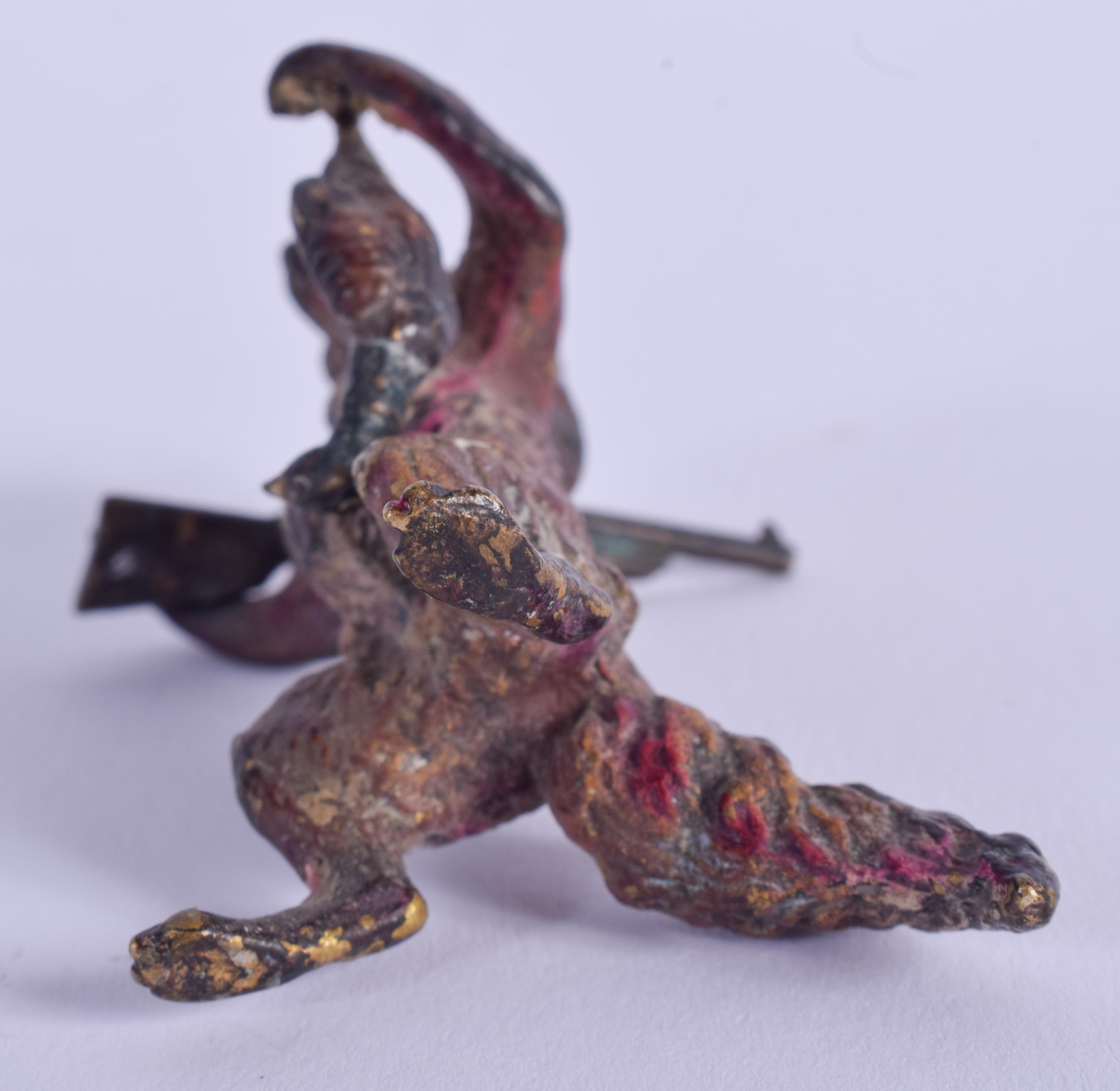 A COLD PAINTED BRONZE FOX. 5.5 cm x 2.5 cm. - Image 3 of 3