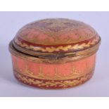 AN ANTIQUE FRENCH SEVRES STYLE PILL BOX. 5 cm diameter.