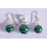 A SUITE OF SILVER AND MALACHITE JEWELLERY. (3)