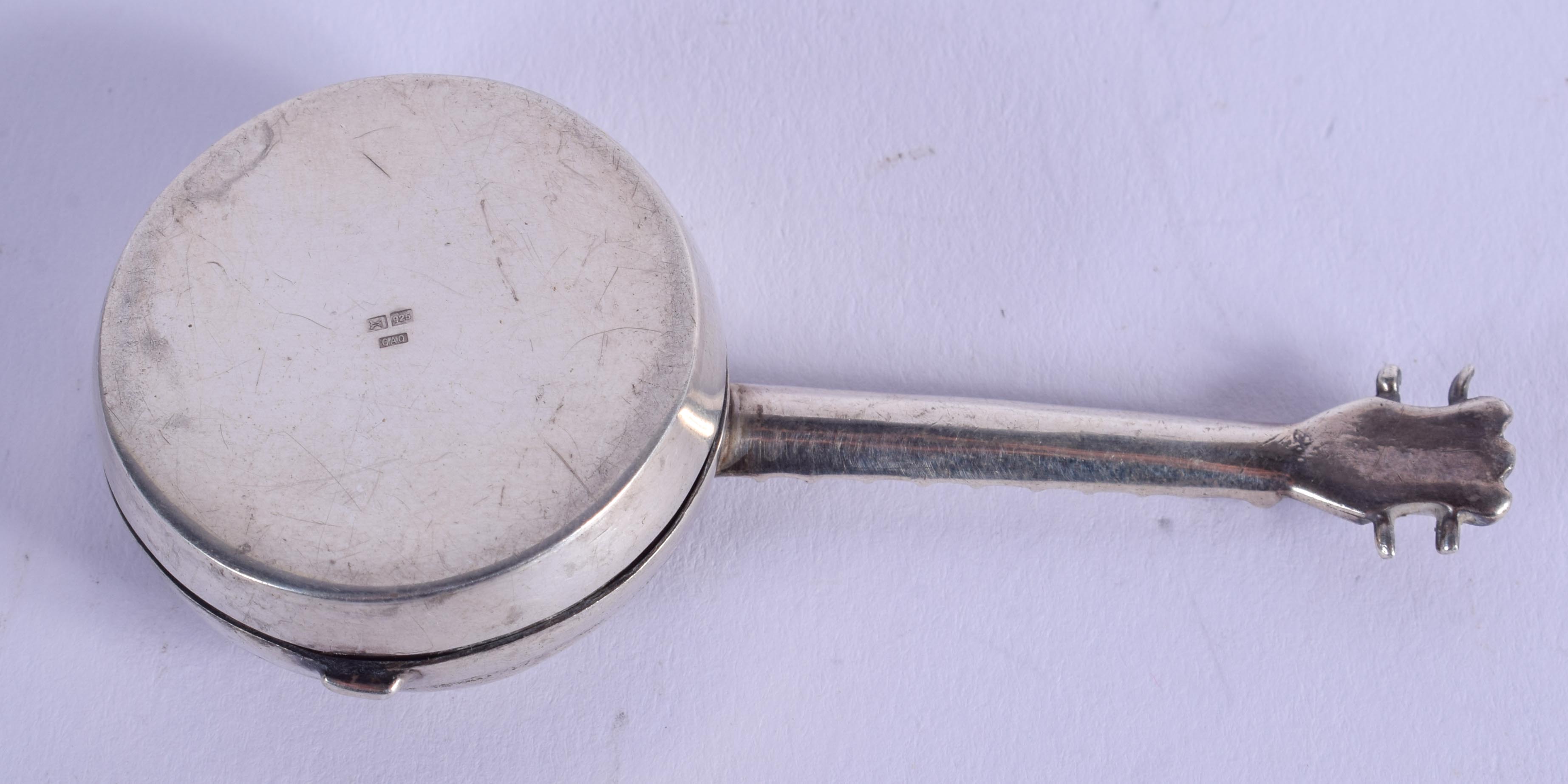 A VINTAGE SILVER BANJO PILL BOX. 23 grams. 7 cm wide. - Image 2 of 4