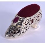 A SILVER SHOE PIN CUSHION. 4 cm x 2 cm.