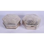 A PAIR OF EUROPEAN PILL BOXES. 34 grams. 3 cm wide.