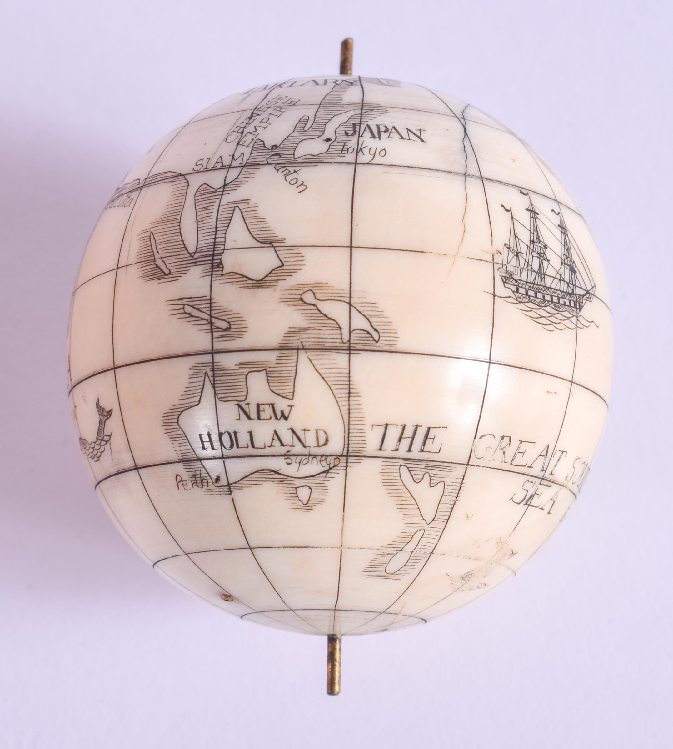 AN EARLY 20TH CENTURY CONTINENTAL CARVED IVORY SPINNING GLOBE within a fitted treen box and cover. I - Image 4 of 5