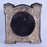 AN ART NOUVEAU ENGLISH SILVER PHOTOGRAPH FRAME. 13 cm x 14 cm.