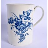 18th c. Worcester good mug well decorated in blue under glaze with two large flower sprays. 14.5cm