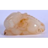 A CHINESE CARVED WHITE JADE FIGURE OF A STYLISED BEAST 20th Century. 7.5 cm x 3 cm.