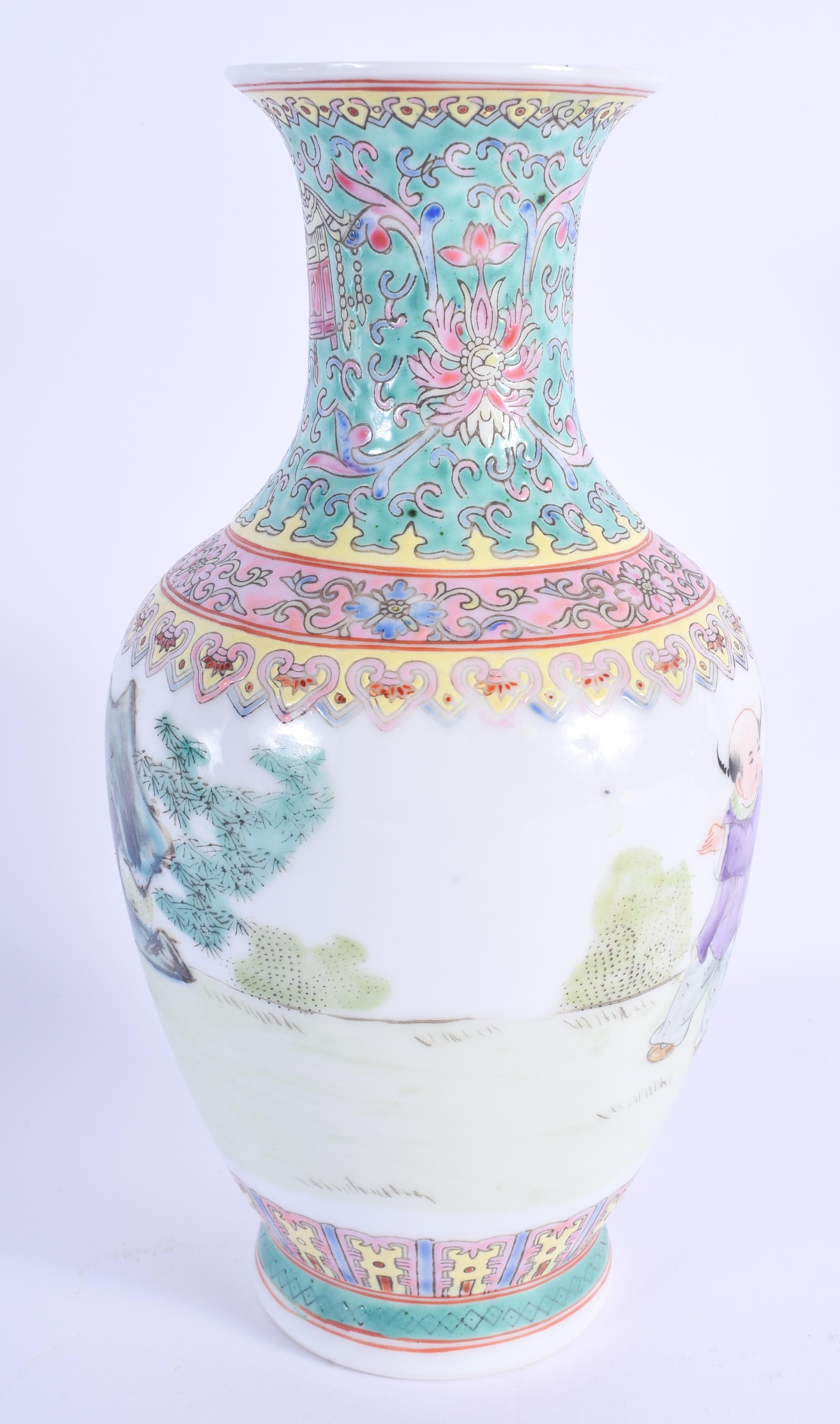 A CHINESE REPUBLICAN PERIOD VASE. 21.5 cm high. - Image 2 of 3