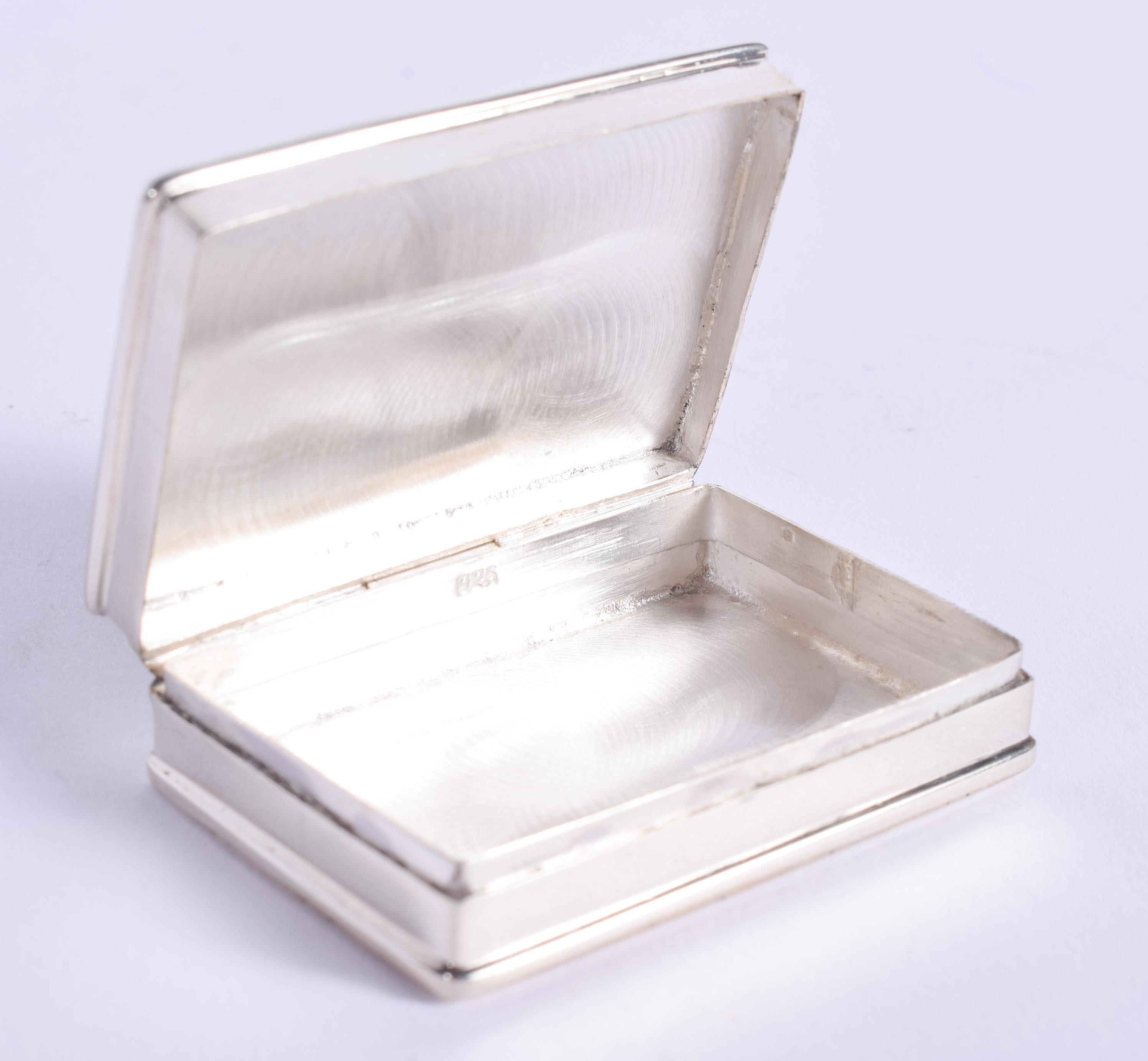 A SILVER SPANKING PILL BOX. 3.5 cm x 5 cm. - Image 3 of 3