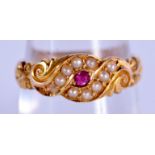 AN ANTIQUE 15CT GOLD AND RUBY RING. 2.5 grams. N.