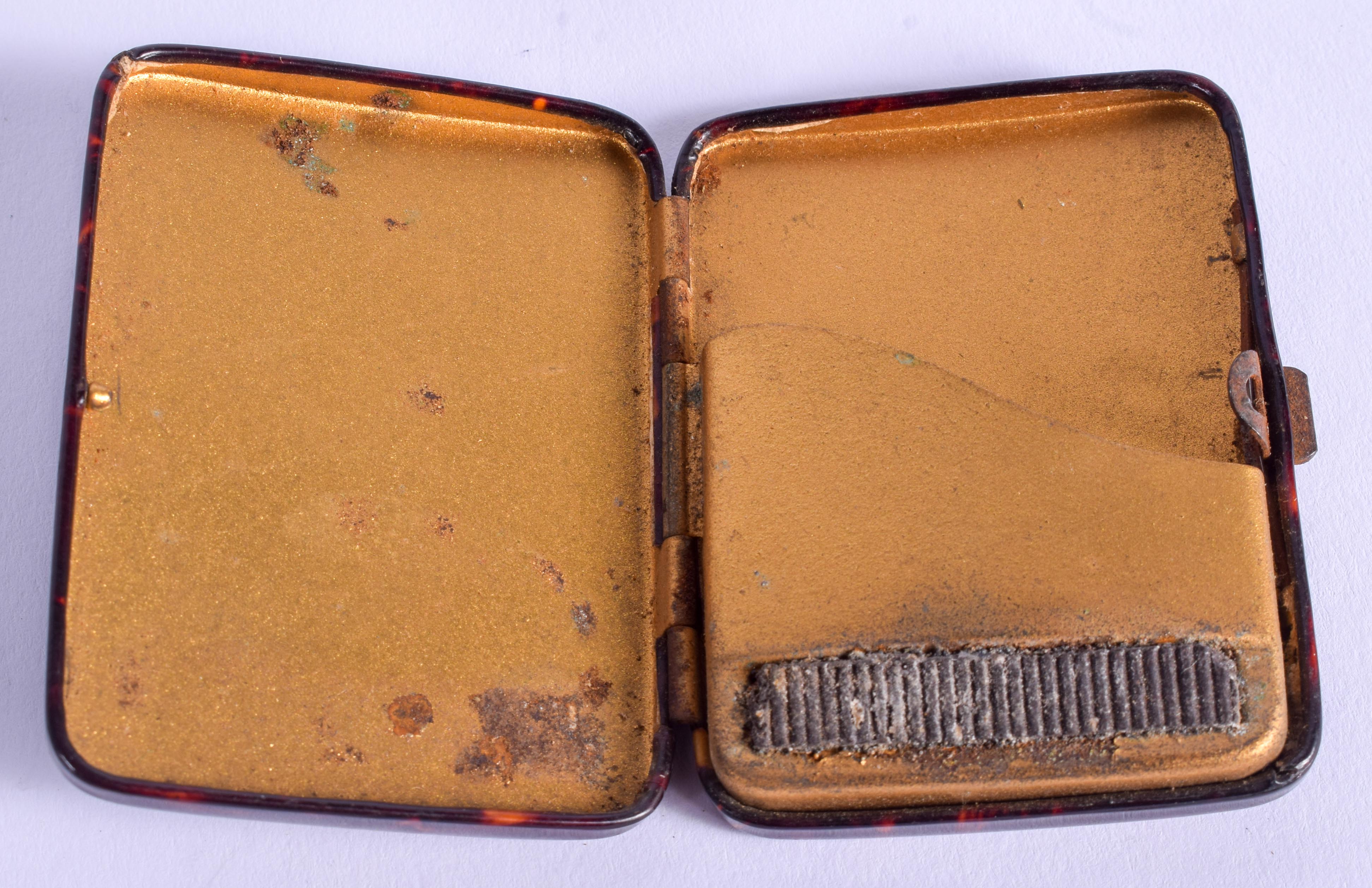 A 1920S TORTOISESHELL MATCHBOX. 5 cm x 6.5 cm. - Image 3 of 3