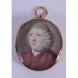 AN 18TH/19TH CENTURY GOLD MOUNTED IVORY PORTRAIT MILITARY MINIATURE. 3.5 cm x 3 cm.