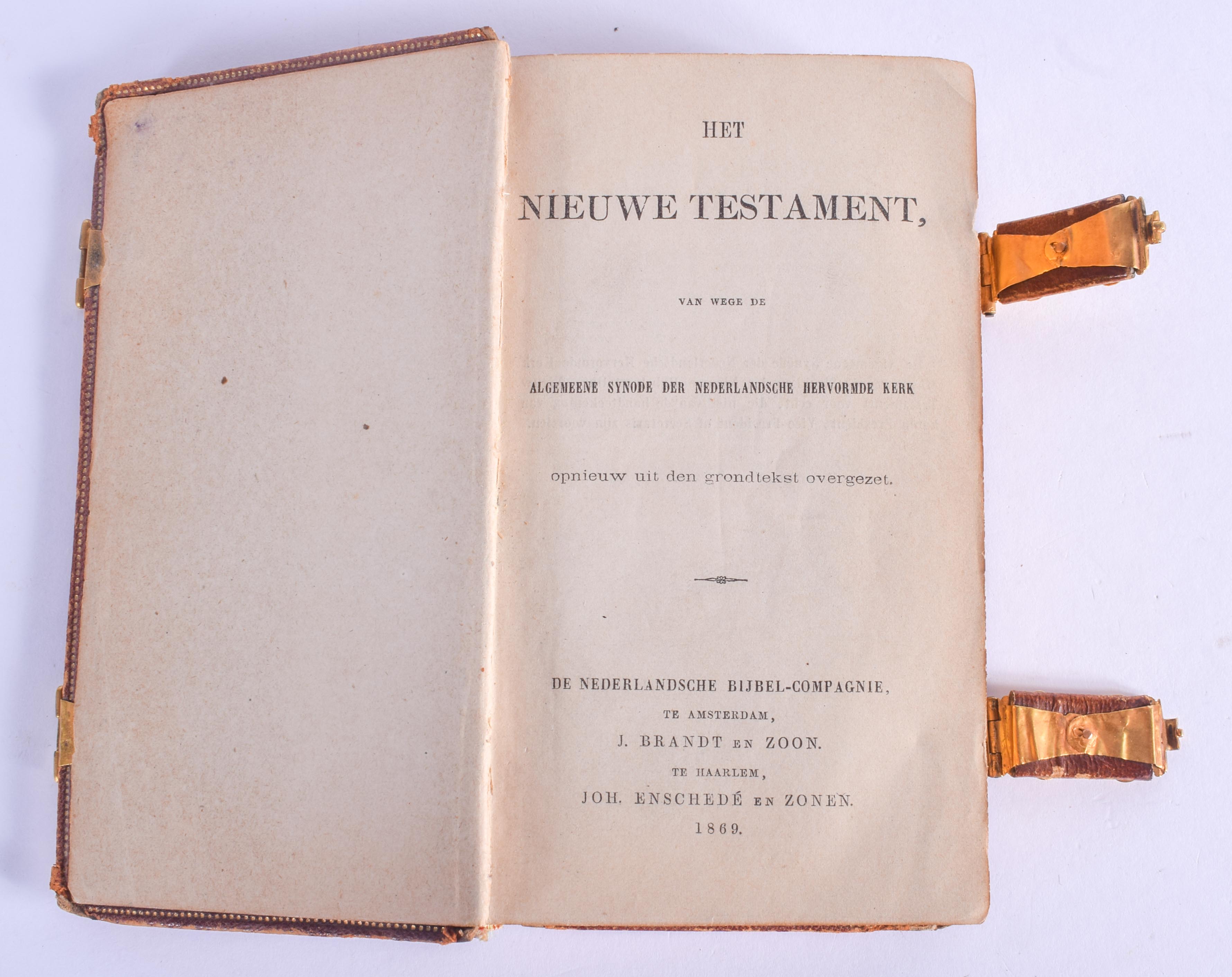 A 19TH CENTURY DUTCH EDITION OF THE NEW TESTAMENT with 18th century Continental gold mounts. 17 cm x - Image 3 of 9