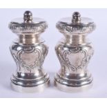 A PAIR OF VICTORIAN CONDIMENTS. 300 grams. London 1896. 11 cm high.