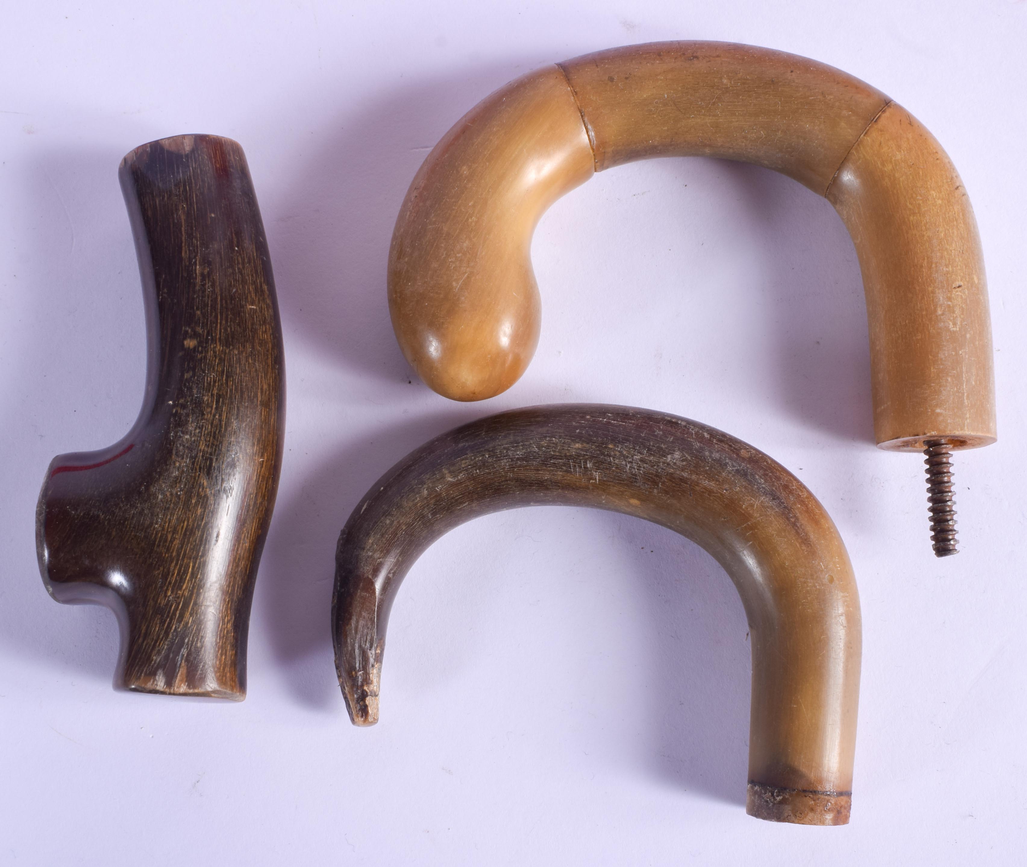 THREE 19TH CENTURY CARVED CONTINENTAL CARVED RHINOCEROS HORN WALKING CANE HANDLES. Largest 11 cm - Image 2 of 2