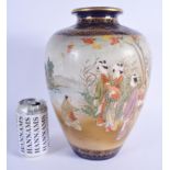 A LARGE 19TH CENTURY JAPANESE MEIJI PERIOD SATSUMA VASE in the manner of Kinkozan, painted with geis