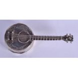 A VINTAGE SILVER BANJO PILL BOX. 23 grams. 7 cm wide.