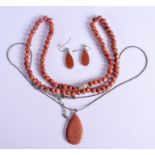 A SUITE OF VINTAGE GOLDSTONE JEWELLERY. (4)