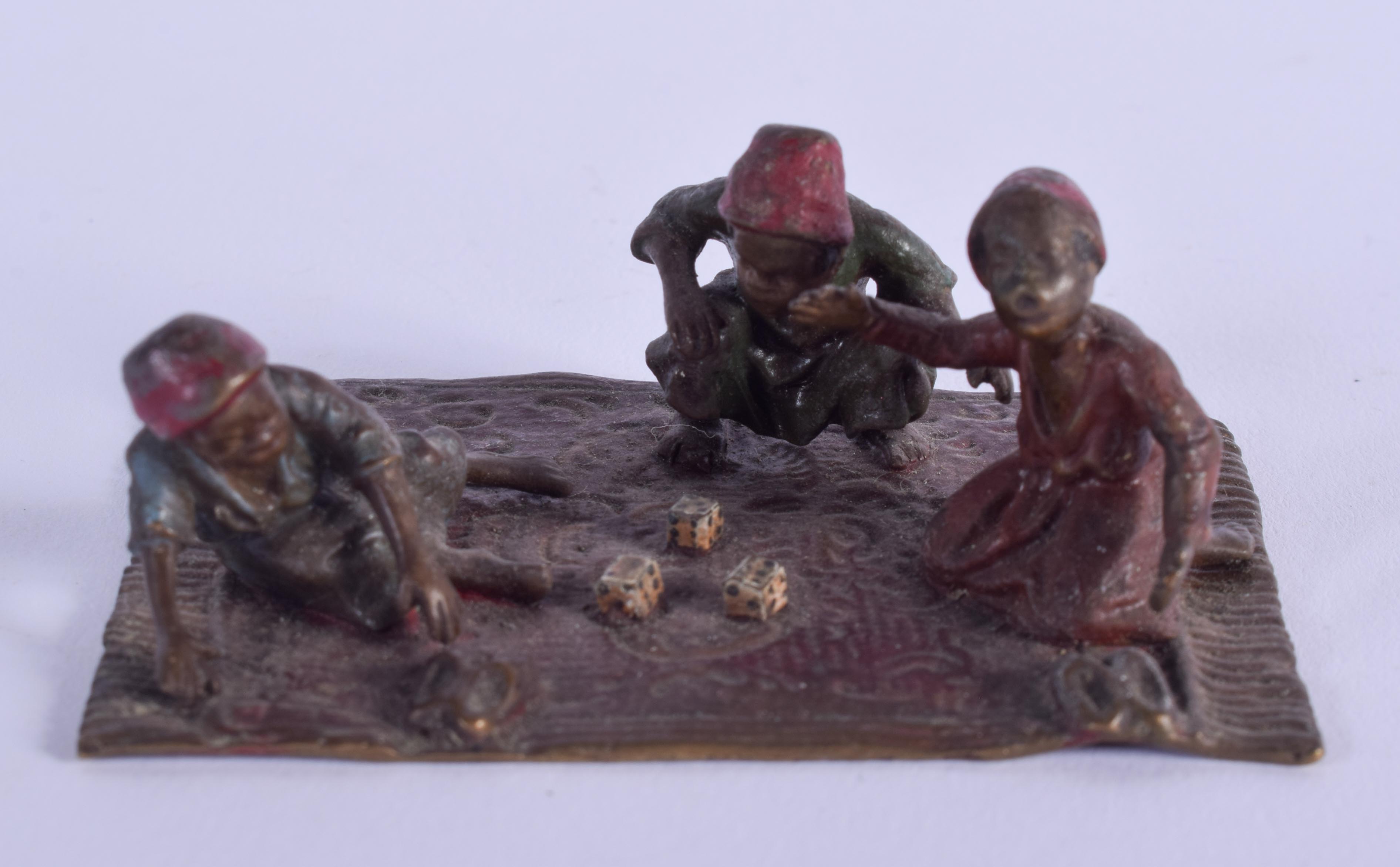 A COLD PAINTED BRONZE GROUP OF ARABIC CHILDREN. 8 cm x 5.5 cm.