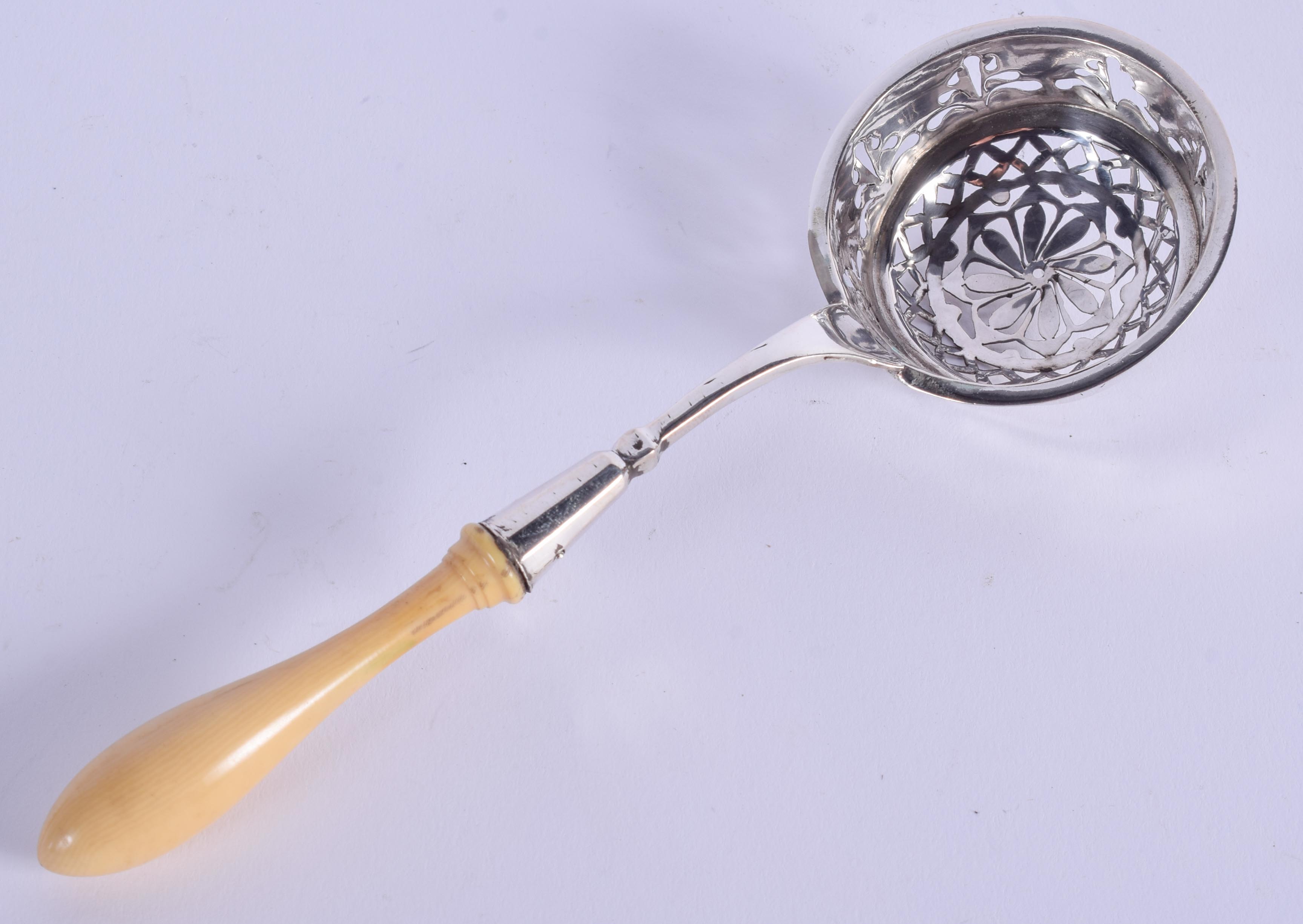 AN ANTIQUE CONTINENTAL BONE AND SILVER SIFTING SPOON. 17 cm long.