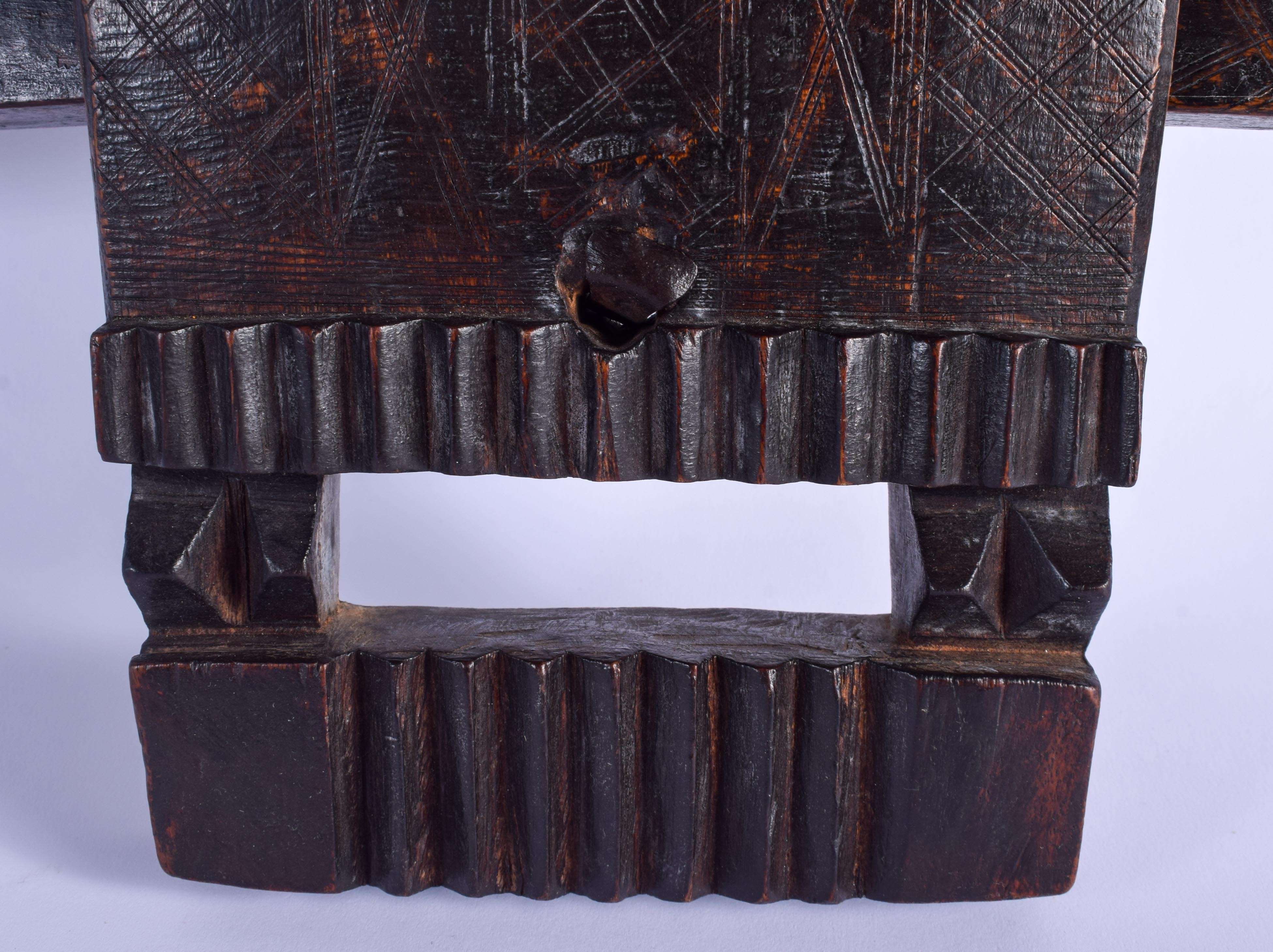 AN EARLY 20TH CENTURY AFRICAN DOGON TRIPLE FIGURE DOOR LOCK. 45 cm x 40 cm. - Image 4 of 5