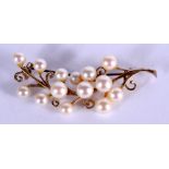 A GOLD AND PEARL FLOWER BROOCH. 8.5 grams. 6 cm x 2.5 cm.