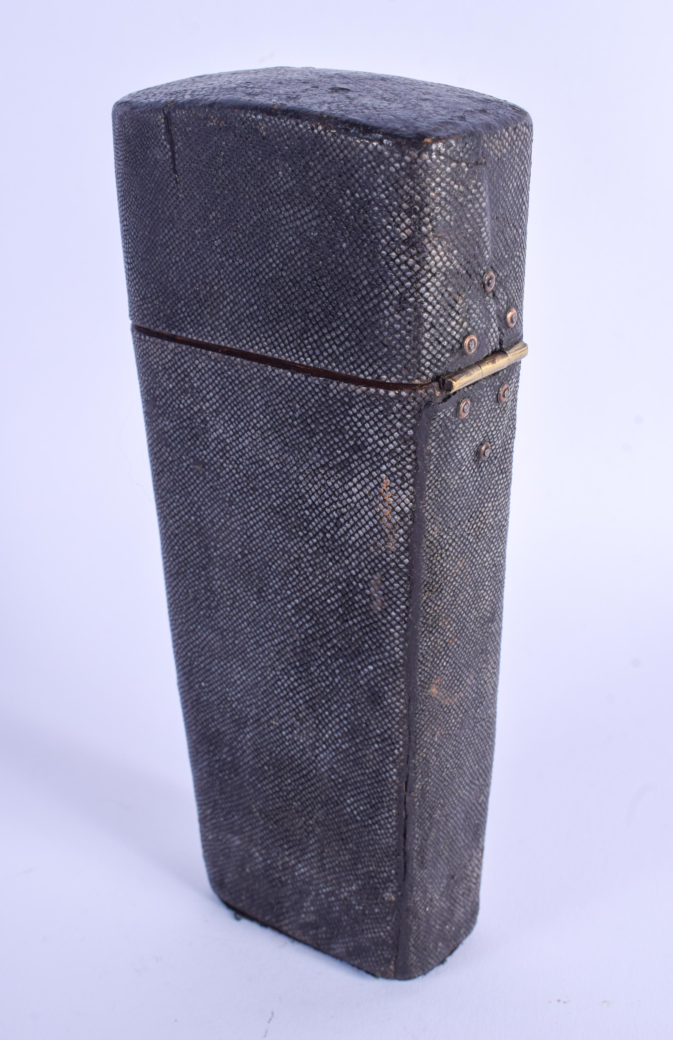 AN EARLY 19TH CENTURY ARCHITECTS SHAGREEN CASED ETUI. 16 cm x 7 cm. - Image 2 of 3