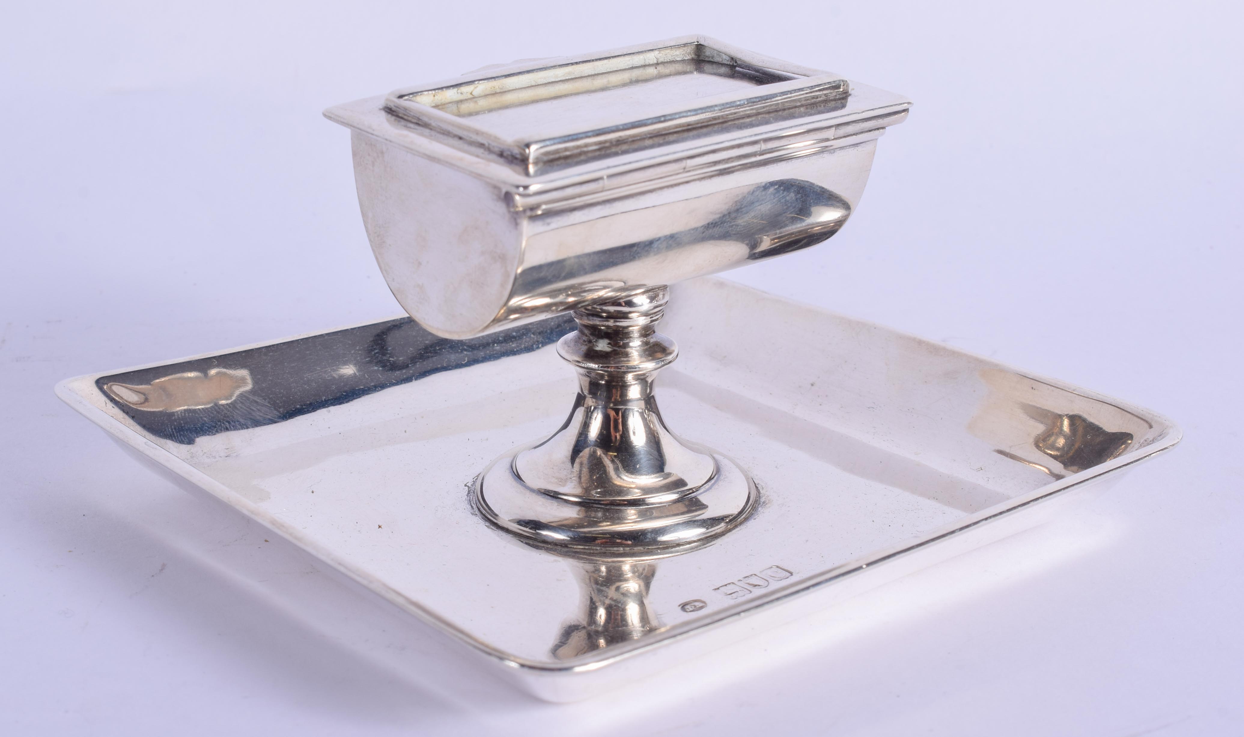 AN EDWARDIAN SILVER DESK STAND. London 1900. 264 grams. 11 cm square. - Image 2 of 5