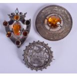 THREE VINTAGE SILVER BROOCHES. 28 grams. (3)