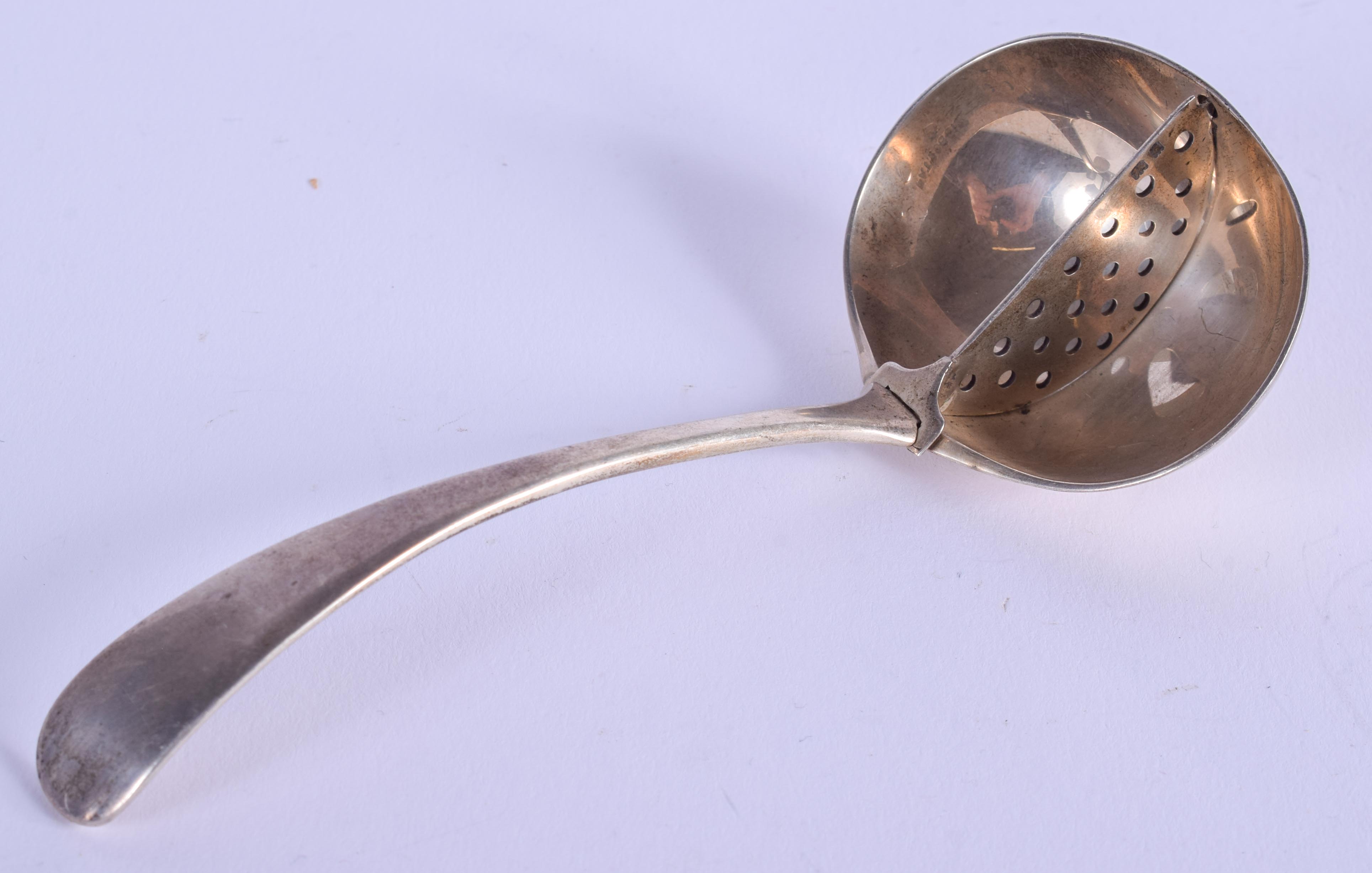 AN UNUSUAL SILVER SPOON. London 1914. 41 grams. 12 cm long.