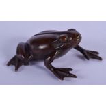 A JAPANESE BRONZE FROG. 5 cm x 2.5 cm.