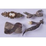 FOUR VINTAGE SILVER BROOCHES. (4)